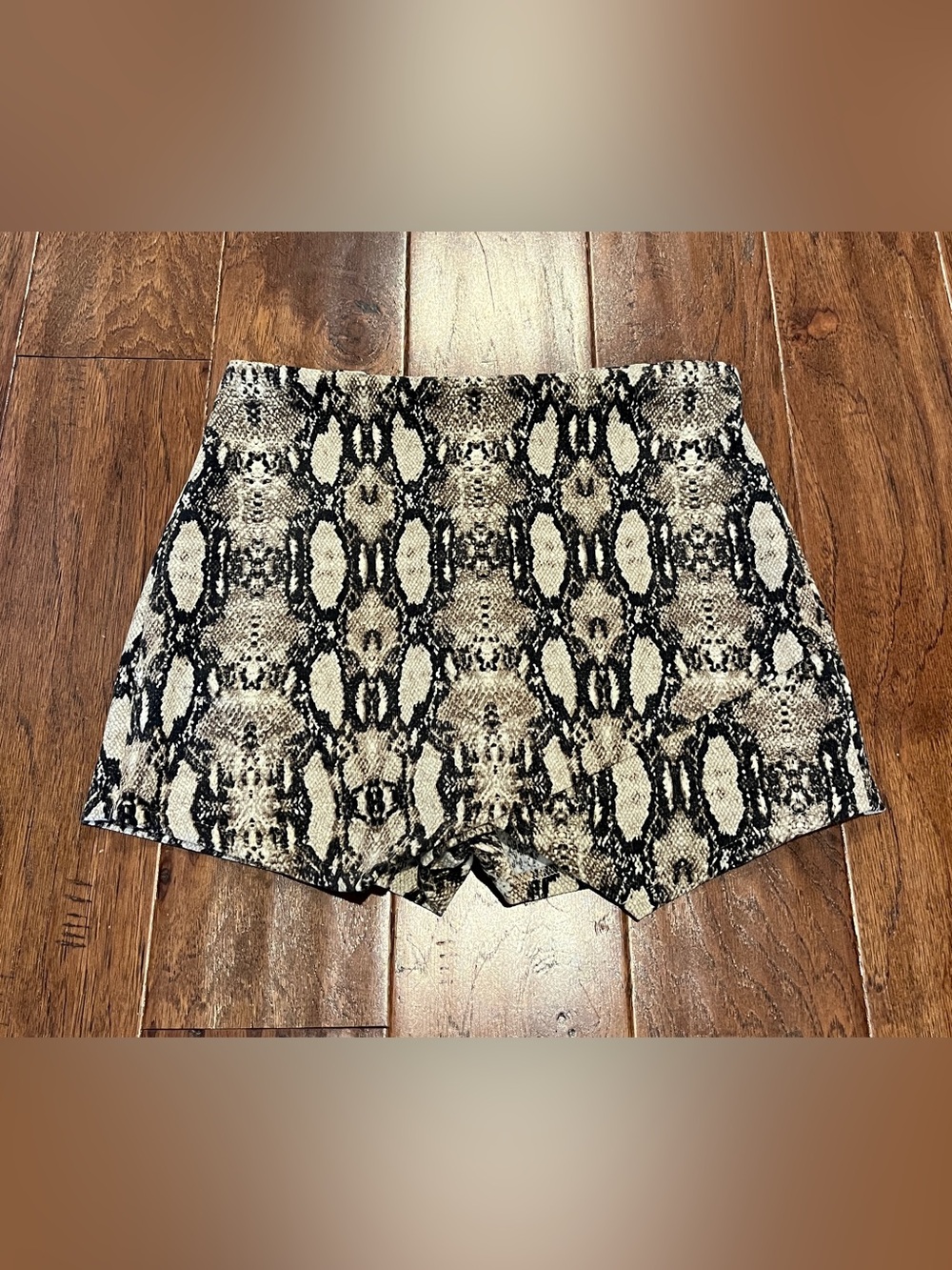 Blue Blush High-Waist Snake Print Skort Size M